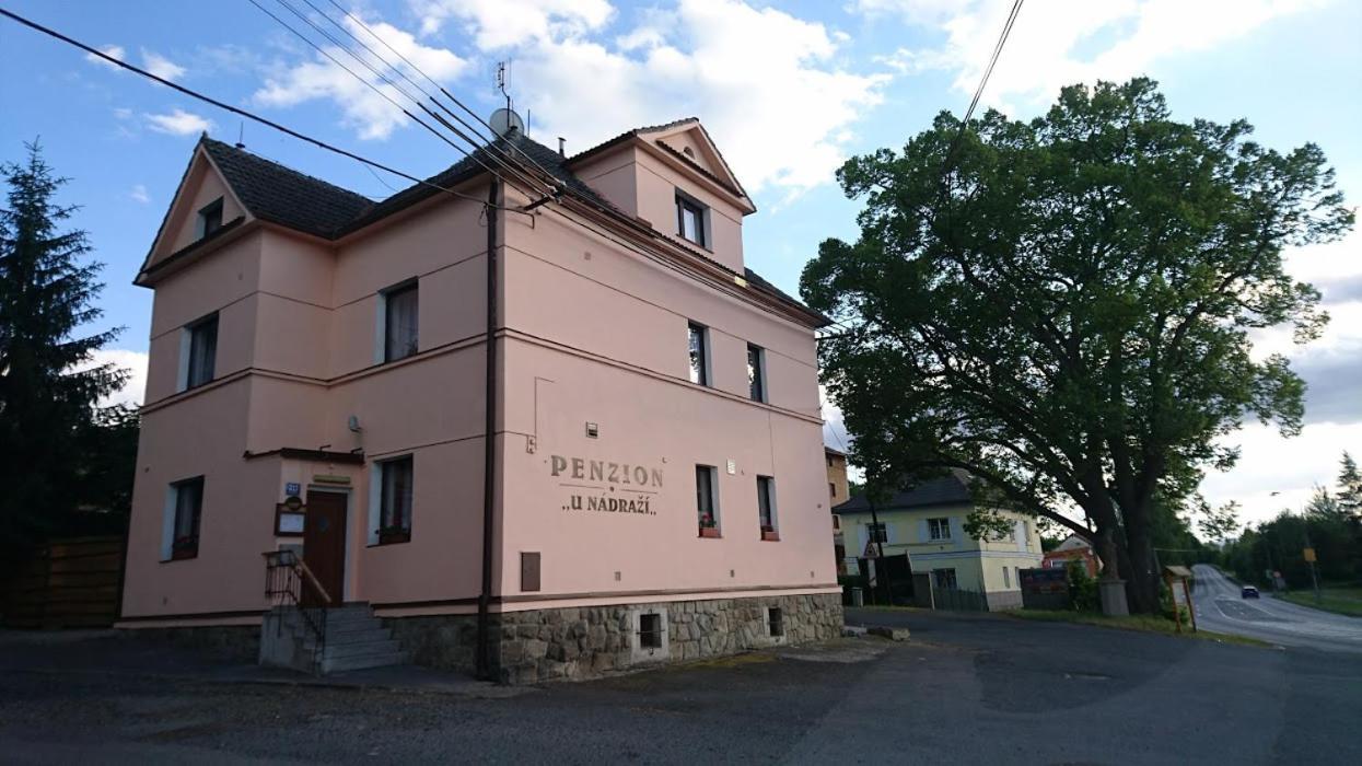 Penzion "U Nadrazi" Horšovský Týn Kültér fotó